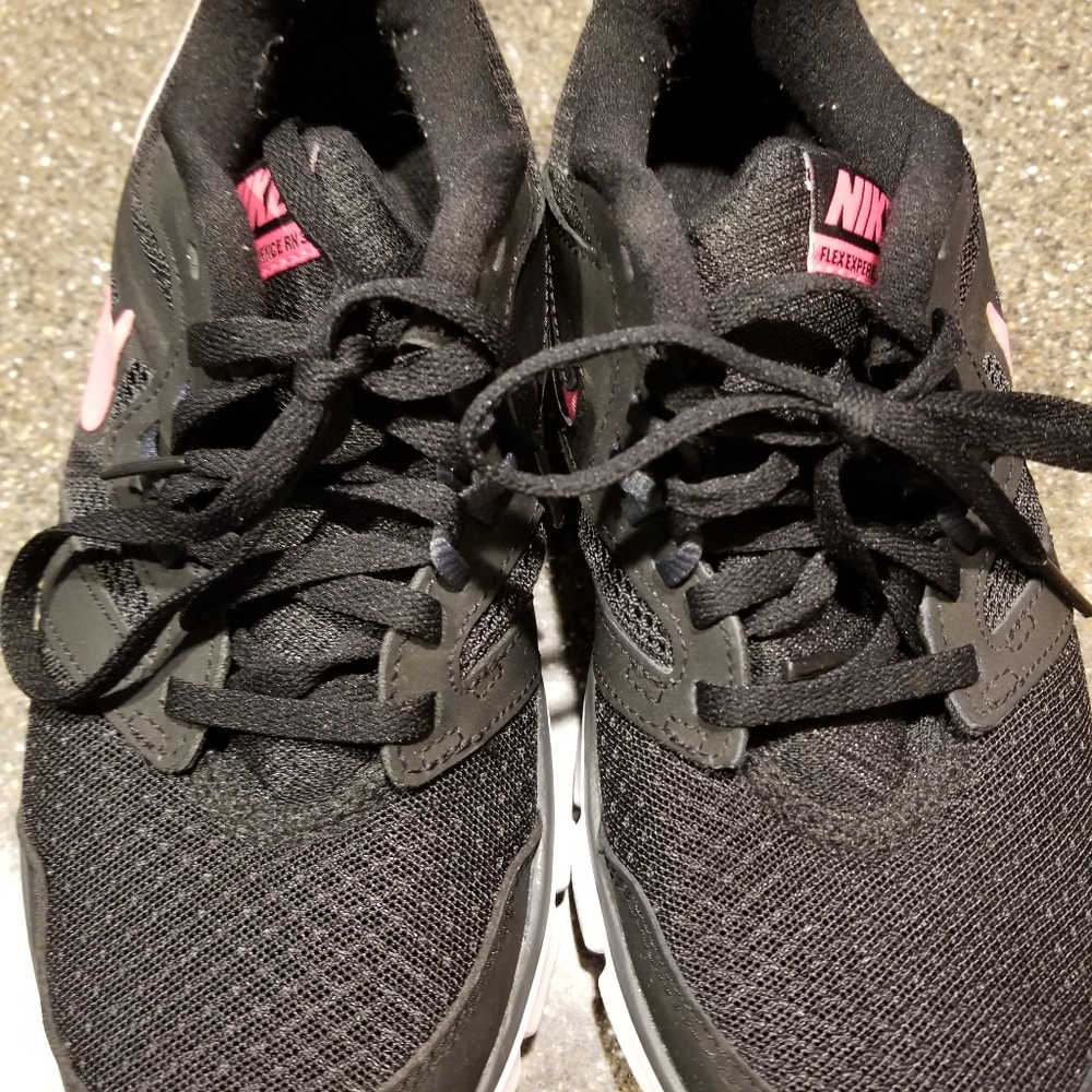 Sneaker - Picture 2 of 6